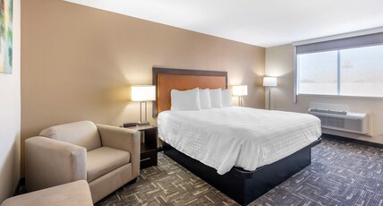 Best Western Post Inn Room Type - Accessible - 1 King, Mobility Accessible, Communication Assistance, Bathtub, Microwave And Refrigera