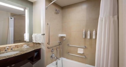 Hilton Garden Inn Washington DC/Georgetown Area Room Type - 2 QUEEN HEARING ACCESSIBLE