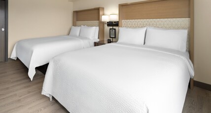Holiday Inn & Suites RICHMOND  Room Type - 2 Queen One Bedroom Suite Communications Accessible Tub