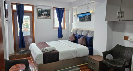 Royal Vista Guest House Room Type - Queen Room with balcony