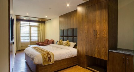 Hotel Shiwalik Regency - The Mall Road Room Type - Executive Room (with Balcony and Hill View)- with one way pick up from lift at mall road to hotel wh
