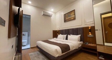 The Park Hotel and Restaurant Room Type - Super Deluxe Room