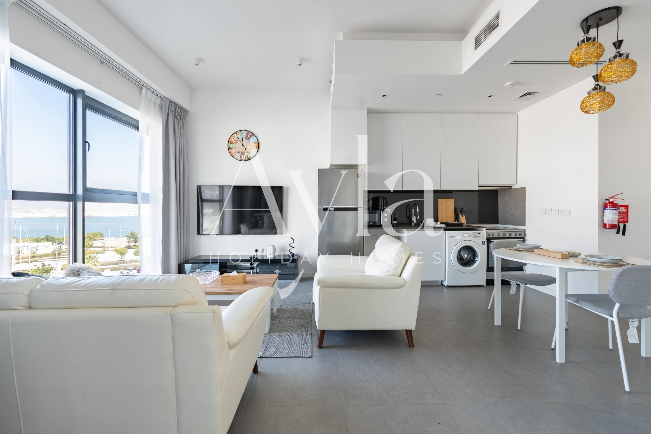 Modern Studio Retreat Free Beach Access - Tap to explore photos