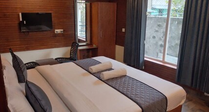 MISTY VALLEY INN Room Type - Deluxe Room with Balcony view