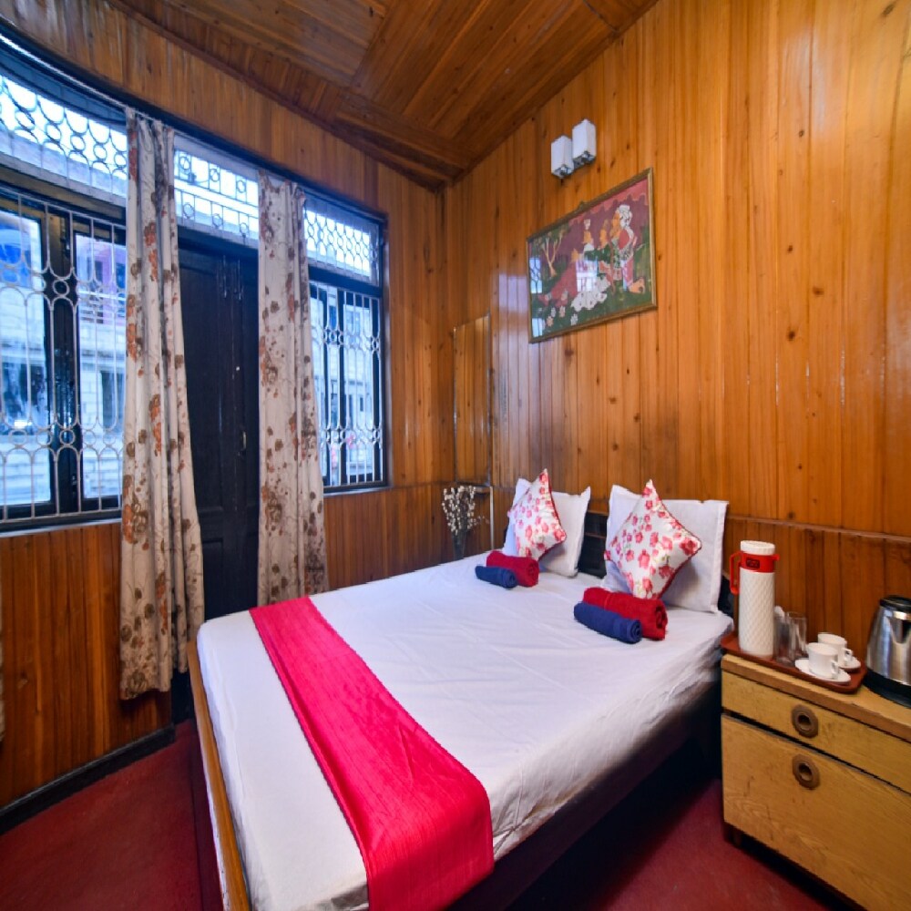 Darjeeling Hotel Summer Palace - Tap to explore photos