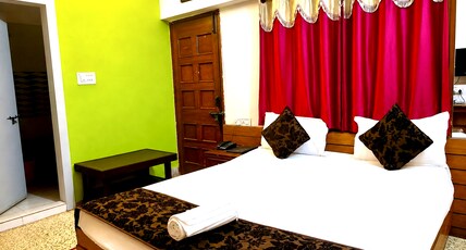 Hotel Aditya Palace Room Type - Deluxe Room