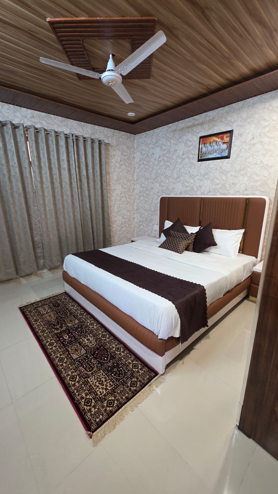 Siloti Pant Heights 1BHK Lake View Apt - Tap to explore photos