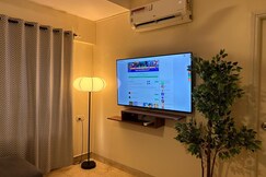 Cozy & Spacious 2BHK Off Carter Road