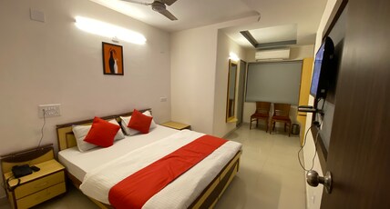 Hotel Riverfront Room Type - Deluxe Room