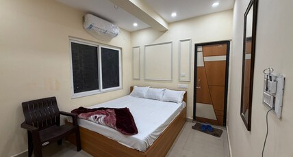 Comfort Guest House (1 min from Howrah Maidan Metro Station) Room Type - Deluxe Room