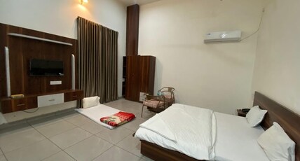 THE EMERALD PALACE Room Type - Super Deluxe with Balcony