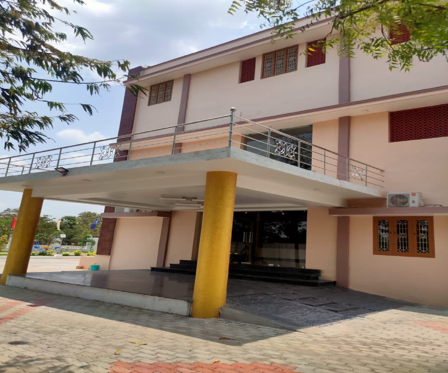 SV MAHAL & RESIDENCY - Tap to explore photos