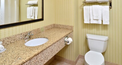 Holiday Inn Express & Suites CHARLOTTE Room Type - 2 Queen Standard