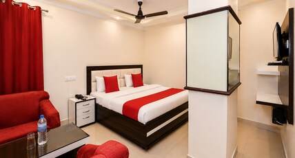 Hotel Kings Room Type - Deluxe Room AC