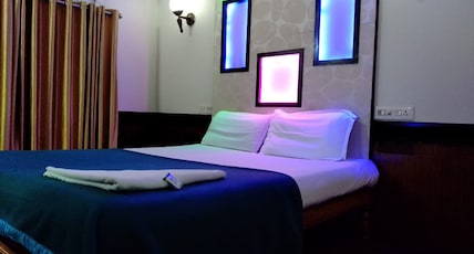 Premium Houseboats Room Type - Deluxe Room in houseboat AC timing 8 pm to 6 am Premium Houseboats Room Type - Deluxe Room in houseboat AC timing 8 pm to 6 am