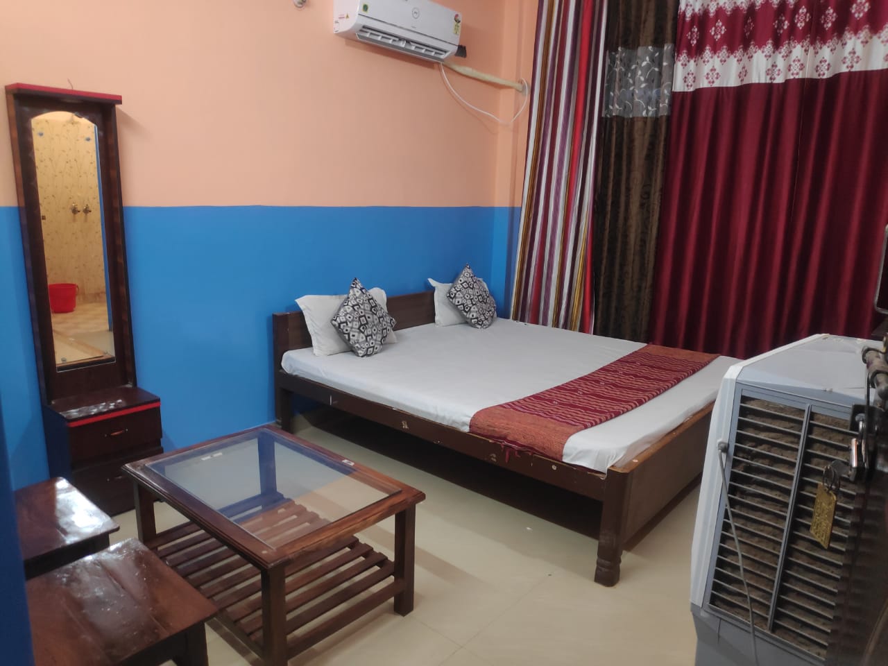 Hotel Harsh - Tap to explore photos