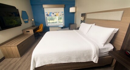Holiday Inn Express Hotel & Suites Cocoa Room Type - 1 King Suite Extra Floor Space