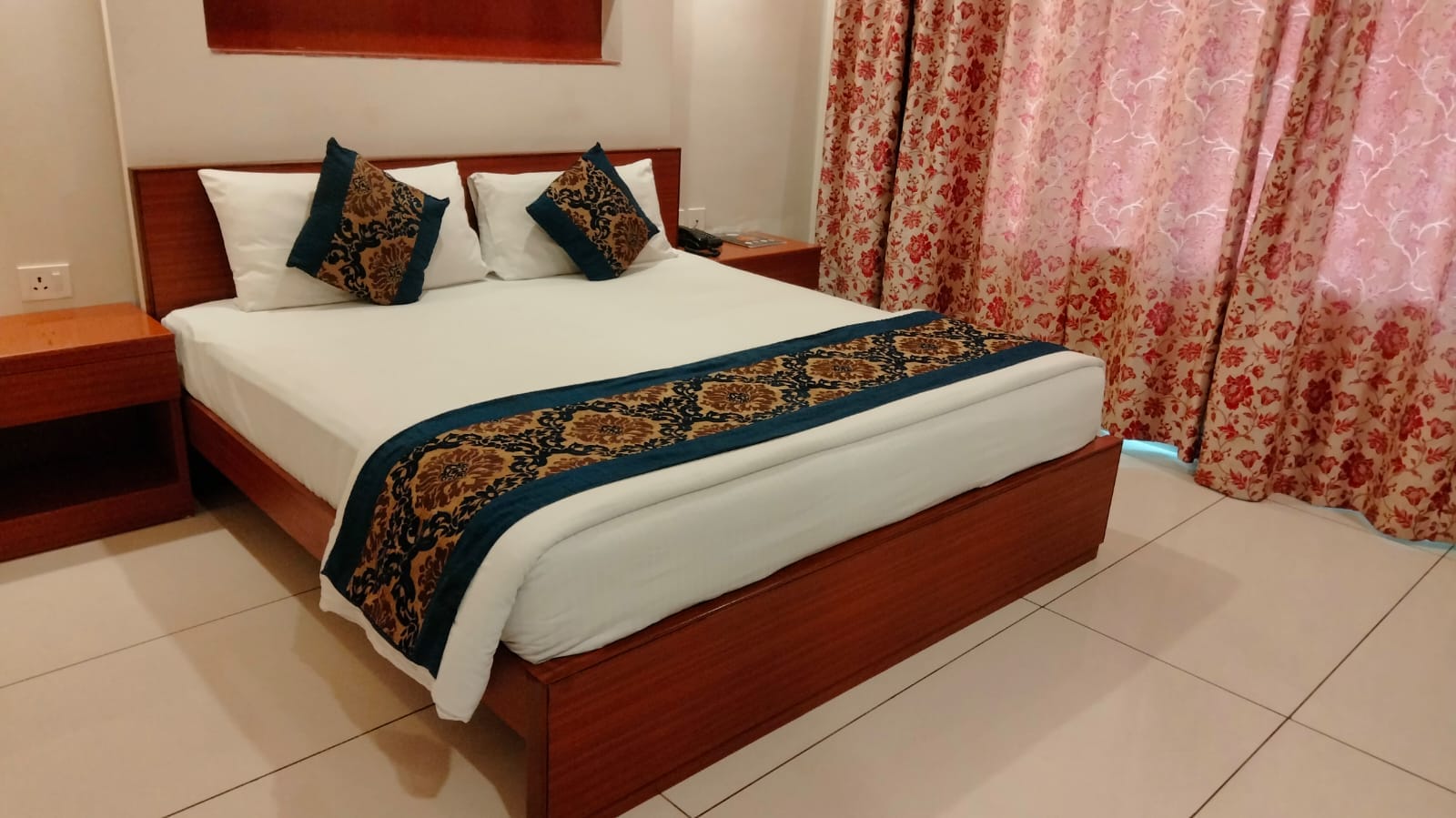 Hotel Old Town - Tap to explore photos