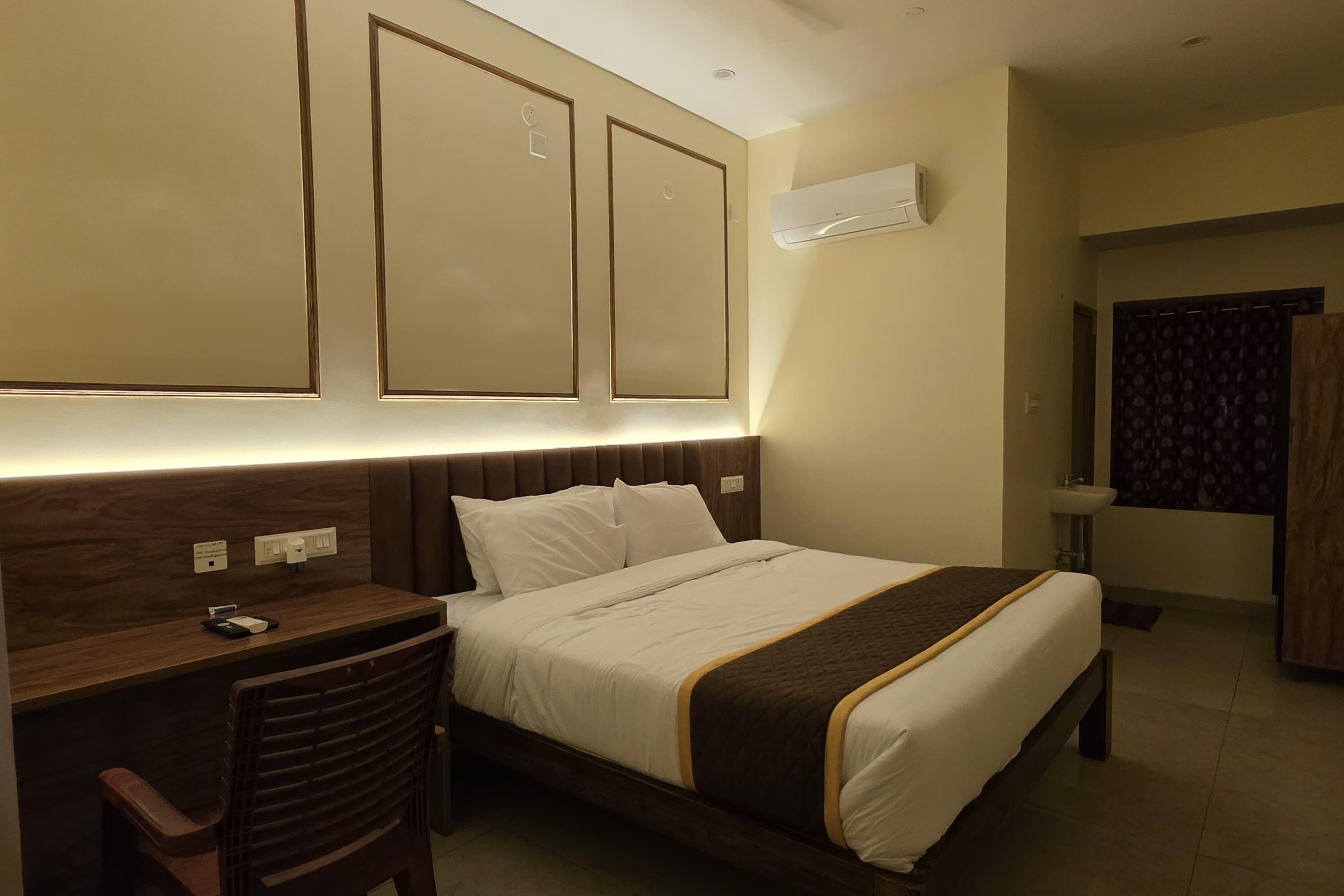 HotelRajaGrand - Tap to explore photos