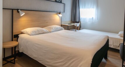 ibis Ciboure St Jean De Luz Hotel Room Type - Room with 1 double bed and 1 single bed