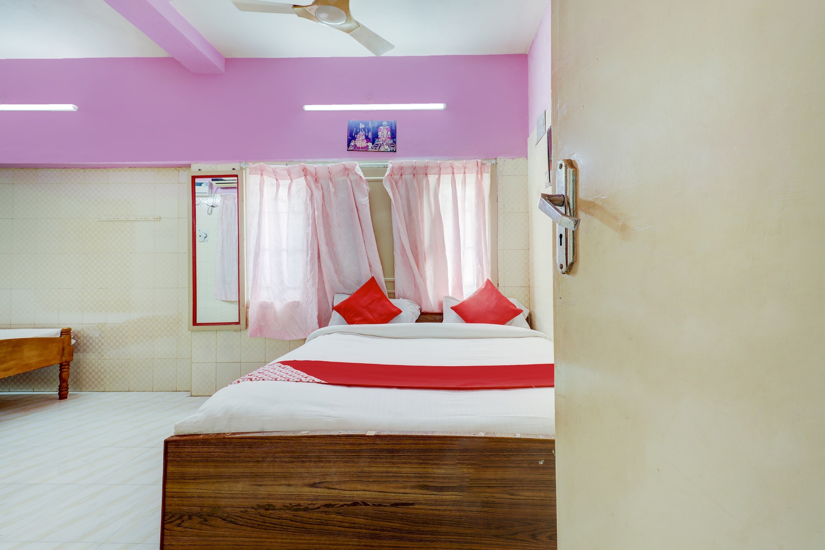 Hotel O Sri Ranga Pilgrim House - Tap to explore photos