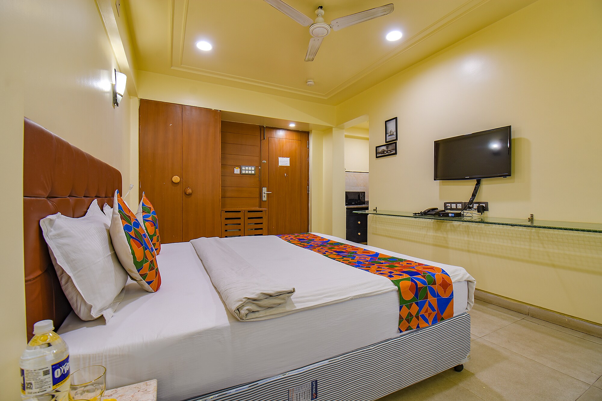 FabHotel SR Wakad - Nr. Mall Of Millenium - Tap to explore photos