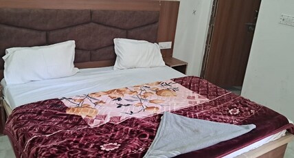 Gayatri Dhaam Room Type - Deluxe Rooms