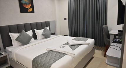 BILTON PREMIUM LUXURY HOTEL KORAMANGALA Room Type - Superior Deluxe Room with balcony