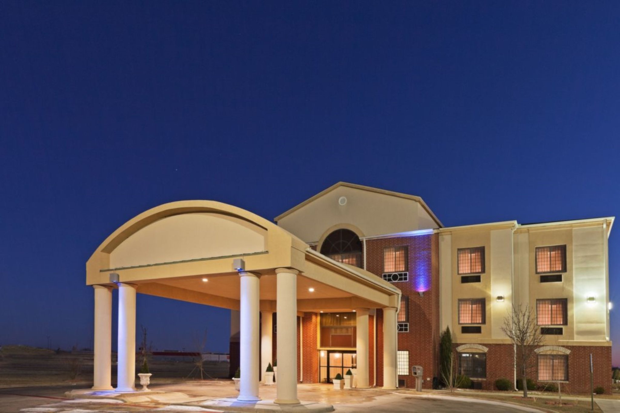 Holiday Inn Express & Suites Plainview, an IHG Hotel - Tap to explore photos