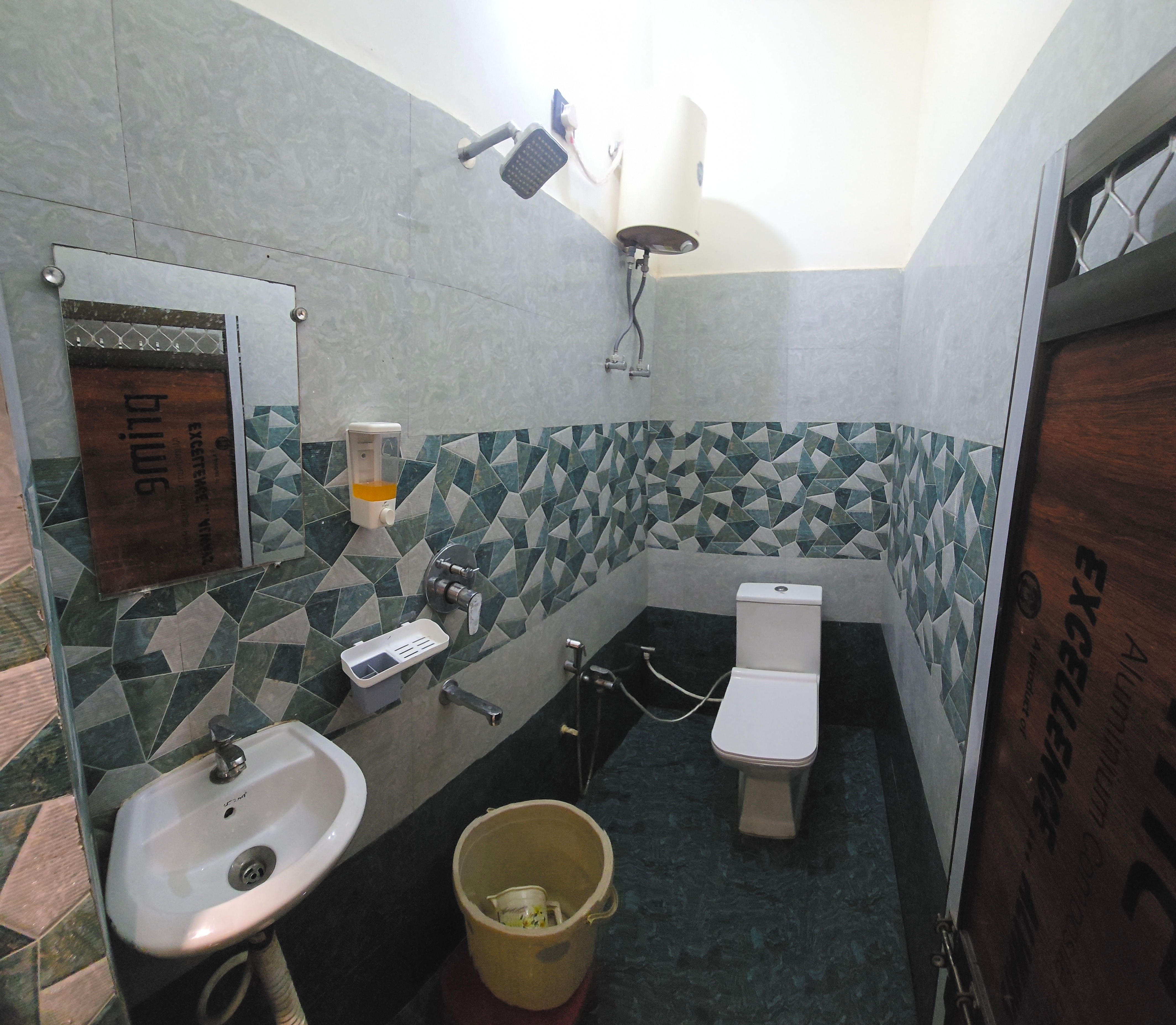 Aashvi Guest House | 10 min walk to Shri Ramjanmbhumi - Tap to explore photos