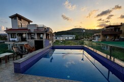 3BHk Infinity Villa With Paddle Pickle and Turf