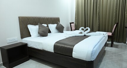 HOTEL RAHI INN Room Type - RAHI DELUXE ROOM