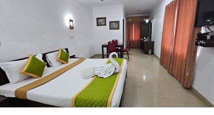 Hotel Landmark Room Type - Comfort Non A.C (One King Bed For Two Occupancy)