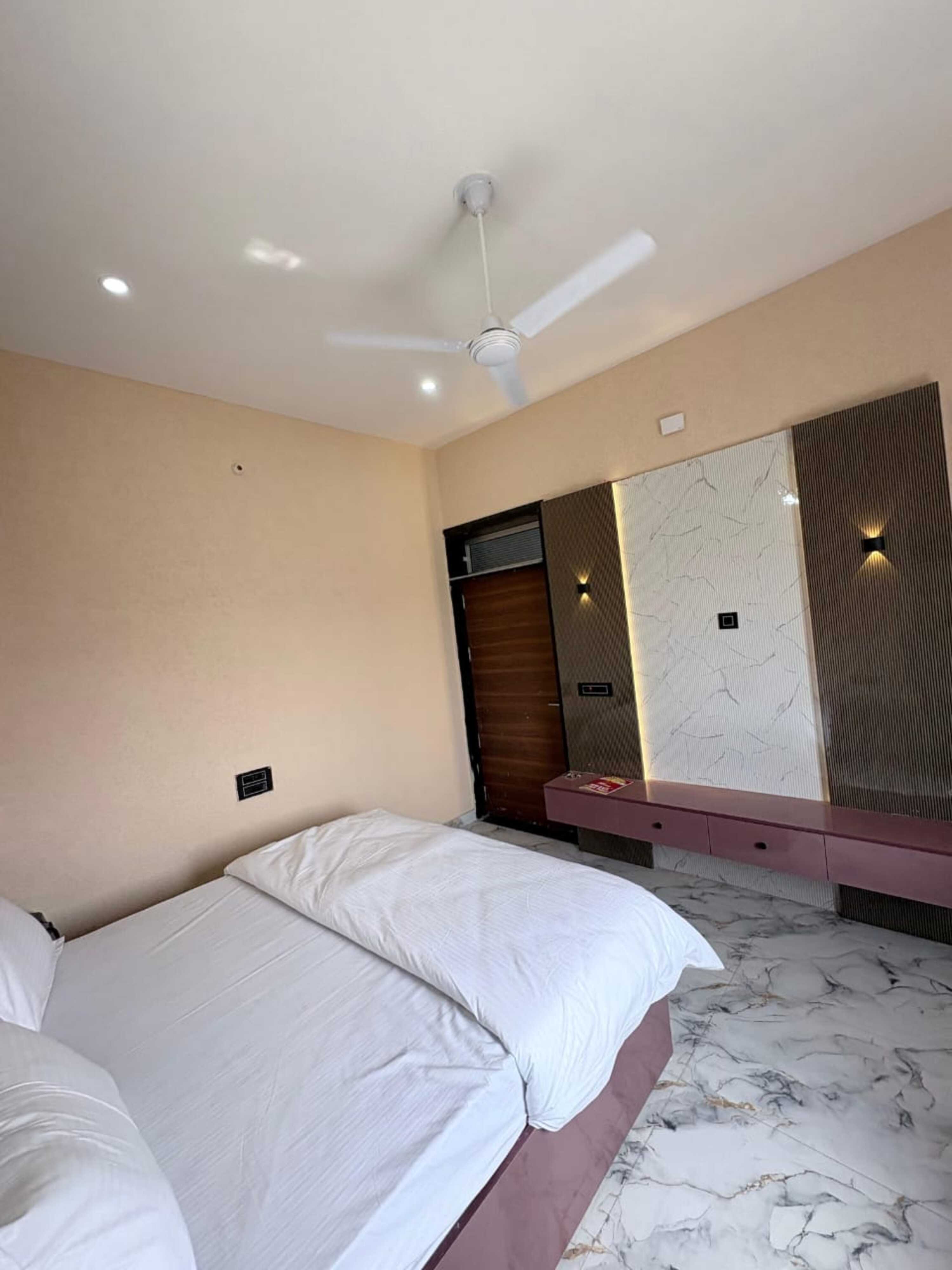 Hotel Keshav Palace - Tap to explore photos