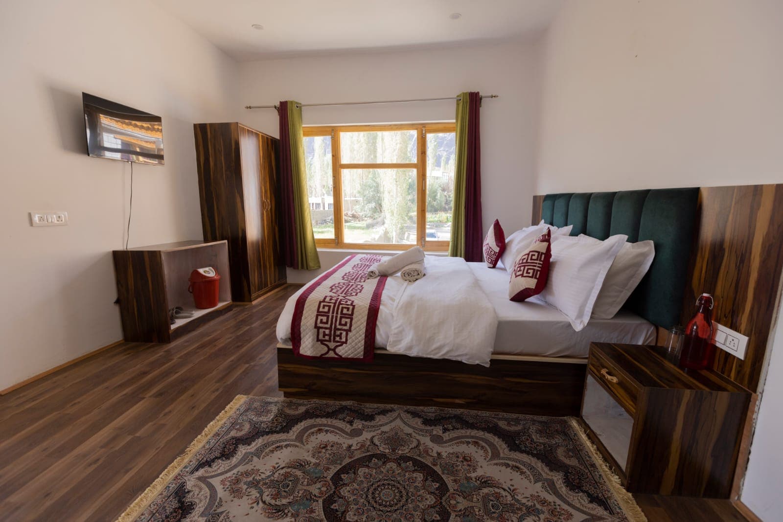 Hotel White Stone - Tap to explore photos