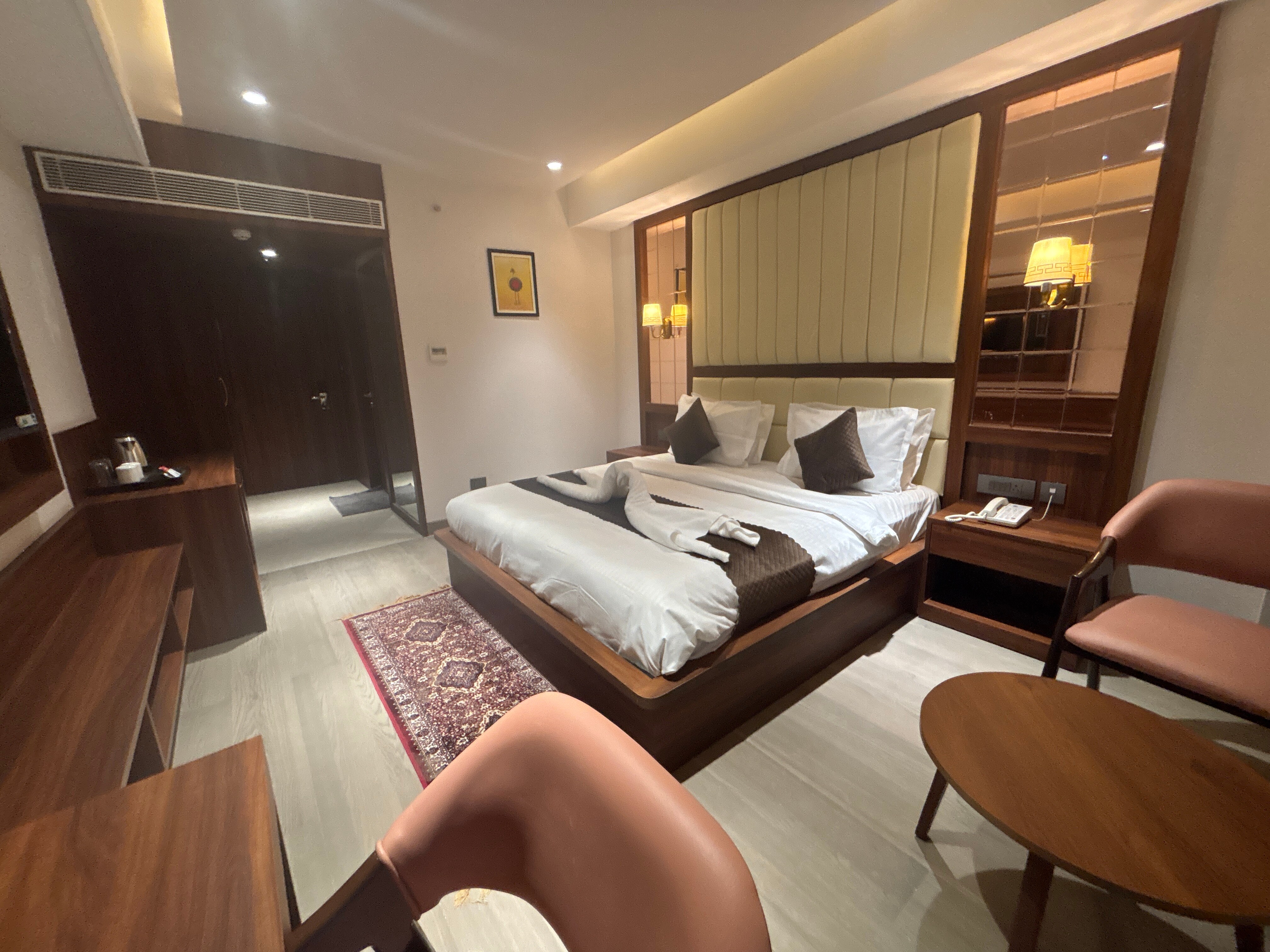 Hotel Amyra - Tap to explore photos