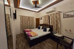 Shivohm Inn Homestay | 400mts from Kashi Temple