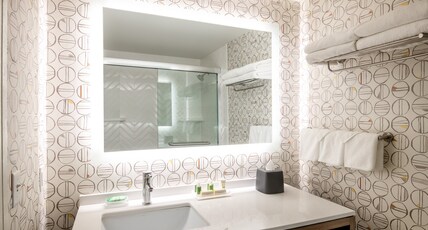 Holiday Inn & Suites Pittsfield-Berkshires Room Type - Standard Room