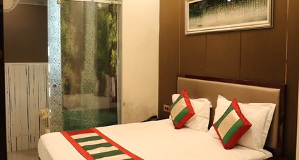 Hotel Shivam Palace Room Type - Deluxe Ac Double Bed Room