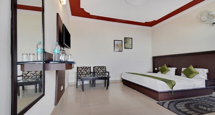 Treebo Mayur, Mall Road Room Type - Standard Room With Mountain View