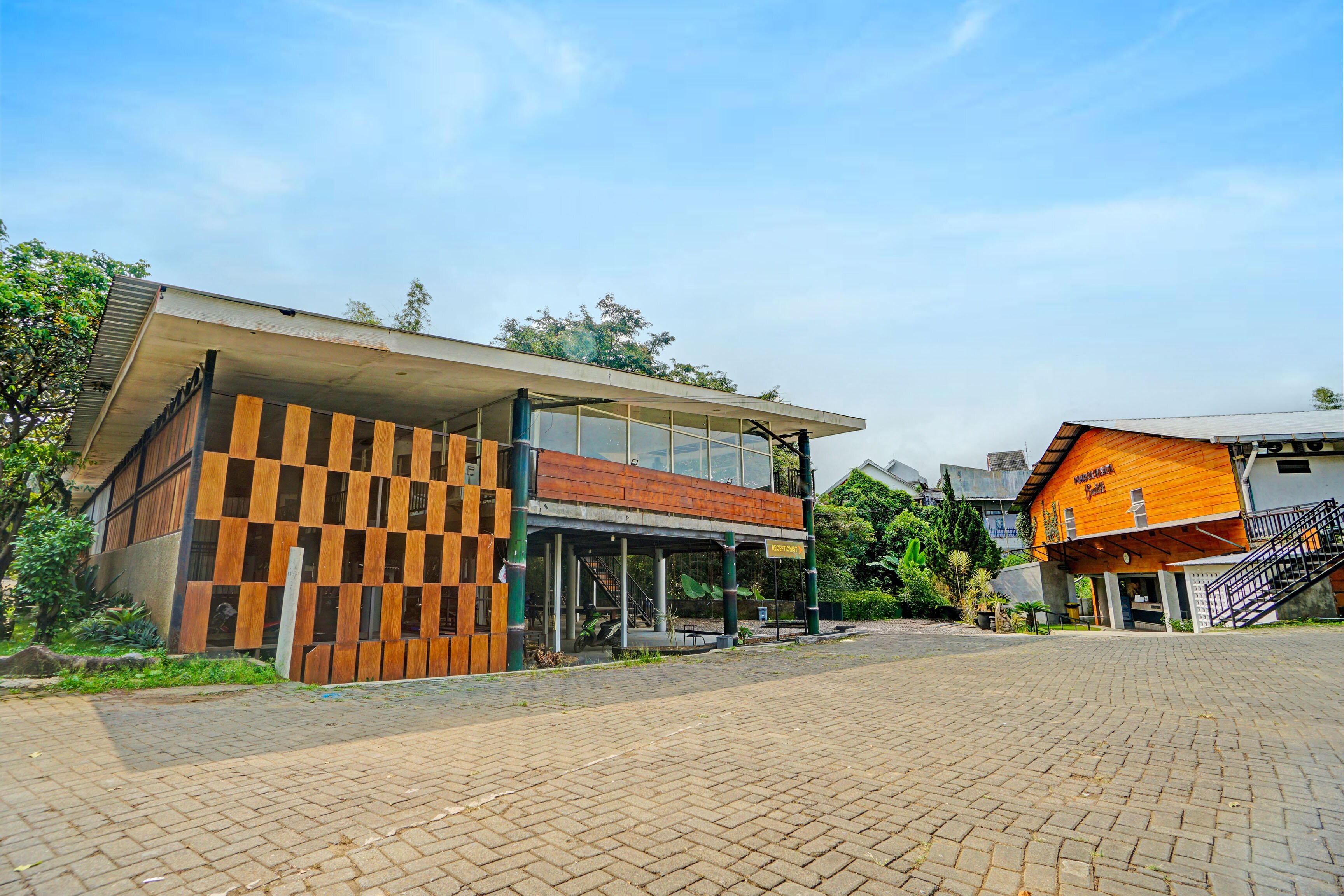 Collection O Bwalk Hotel Malang - Tap to explore photos