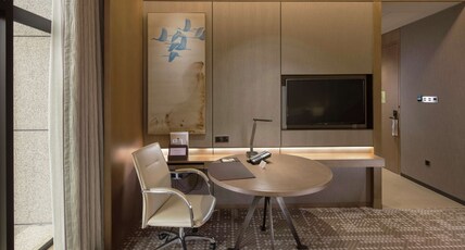 DoubleTree by Hilton Xiamen Haicang Room Type - DELUXE KING ROOM