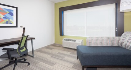 Holiday Inn Express & Suites FIRESTONE - LONGMONT Room Type - 1 King Bed Standard Comm Accessible