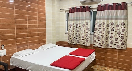 Sreeniketanam Lodge Room Type - Deluxe Double Bed Ac Room (Check-in 8 AM, Check-out 6 AM) Sreeniketanam Lodge Room Type - Deluxe Double Bed Ac Room (Check-in 8 AM, Check-out 6 AM)