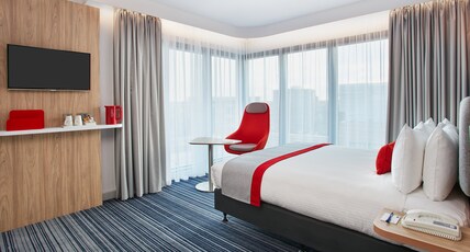 Holiday Inn Express London - Ealing Room Type - 1 Double Accessible with Free Hot Breakfast Holiday Inn Express London - Ealing Room Type - 1 Double Accessible with Free Hot Breakfast