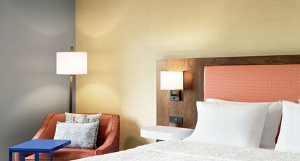 Hampton Inn & Suites Olean, NY Room Type - 1 KING ROOM W  FRIDGE NS
