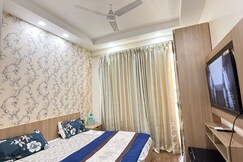Couple Friendly Studio  Business Stay   Near Expo