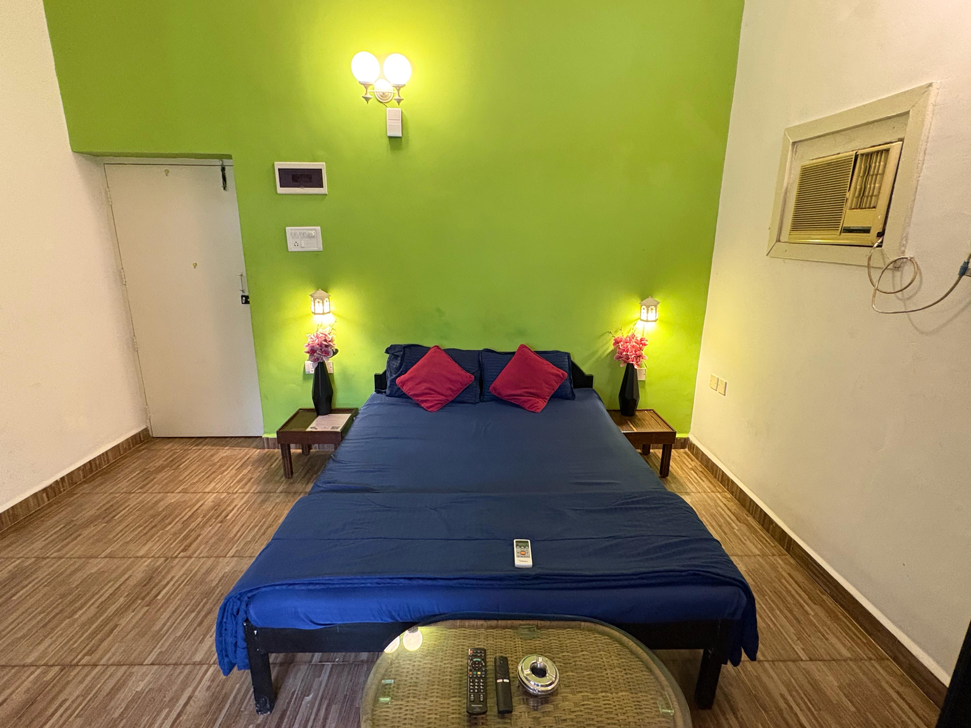 Cozy Studio Apartment nearby to Candolim beach - Tap to explore photos