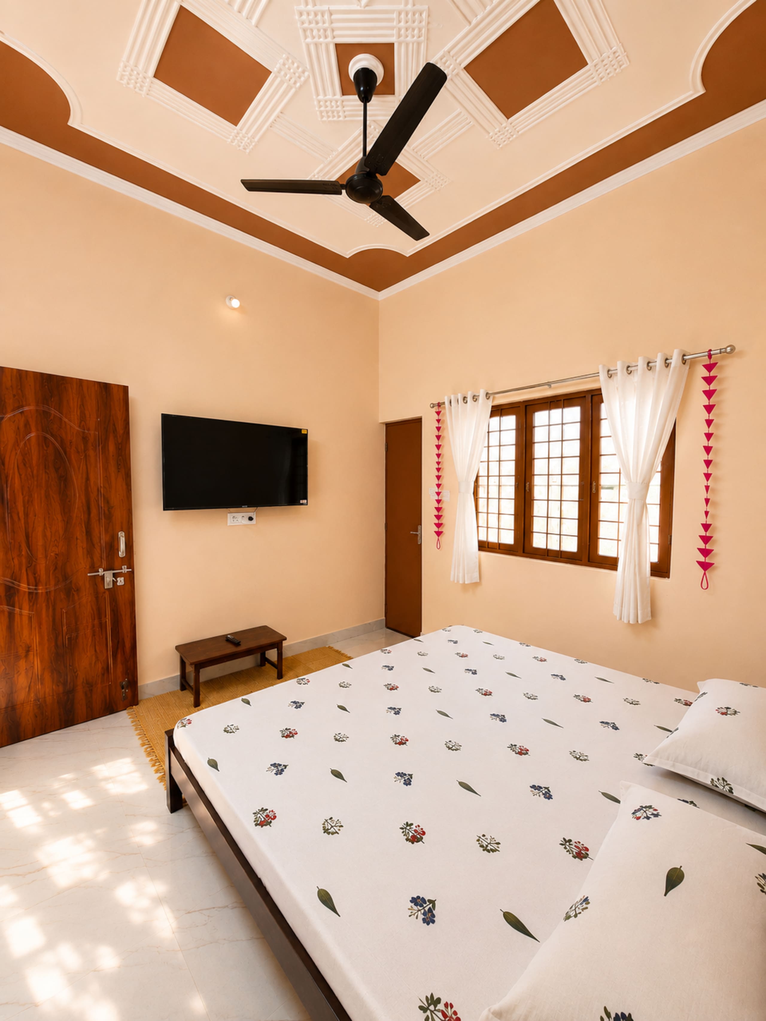 Maati Cozy Airbnb in Dehradun 1bhk full kitchen - Tap to explore photos