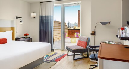 Hotel Indigo LOWER EAST SIDE NEW YORK, an IHG hotel Room Type - 1 King Bed Premium City View Balcony